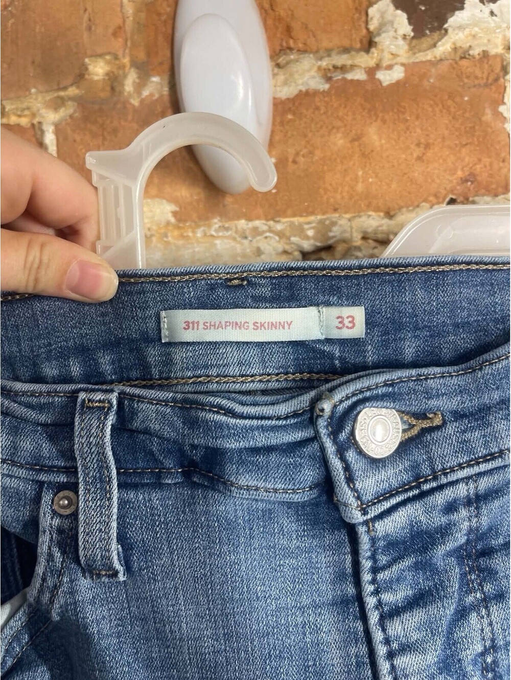 Levi’s Women’s Mid-Rise Tummy Slimming 311 Shaping Skinny Ankle Jeans 33